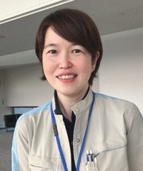 小林真季氏